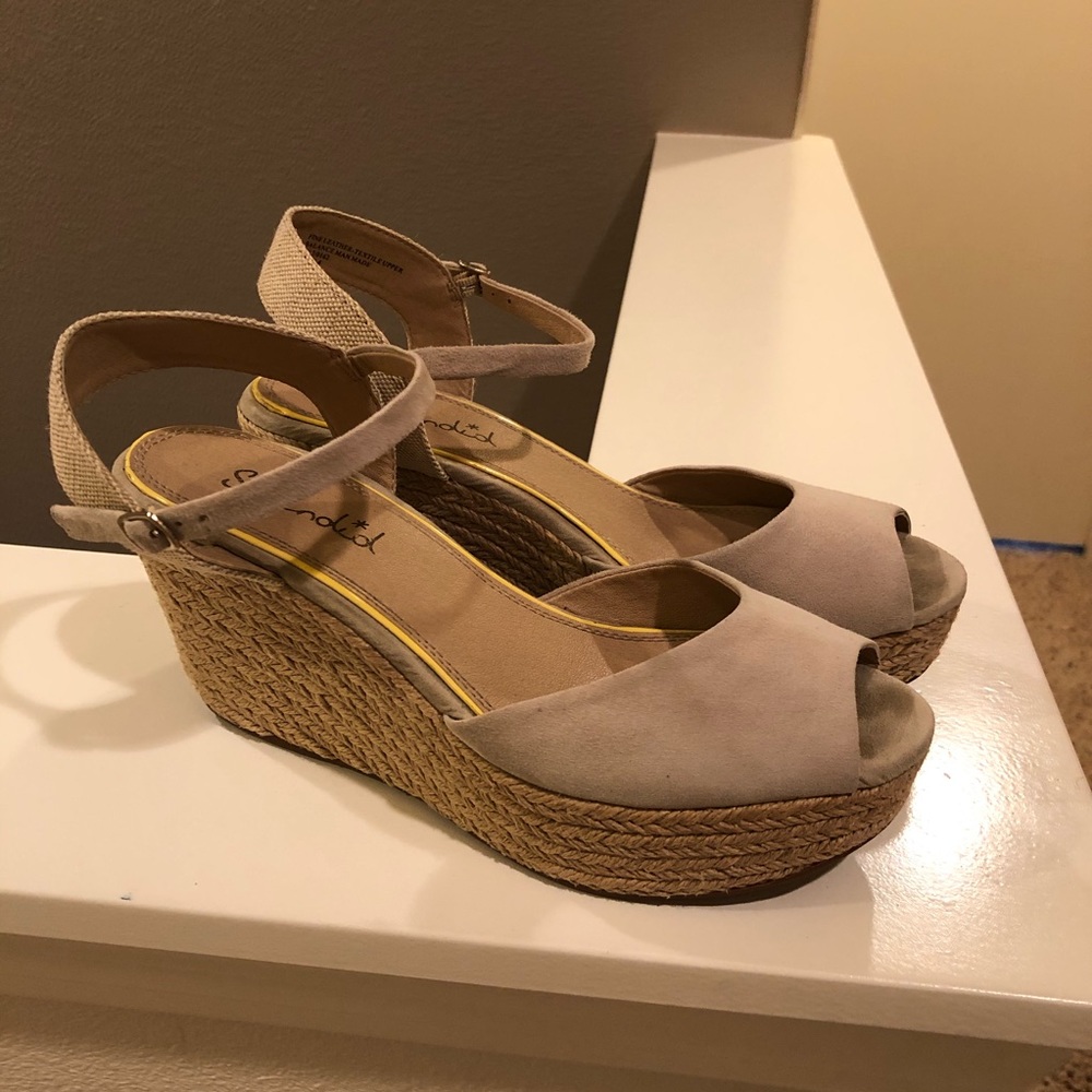 Splendid Ganes Sand Suede Espadrille Wedges 9.5